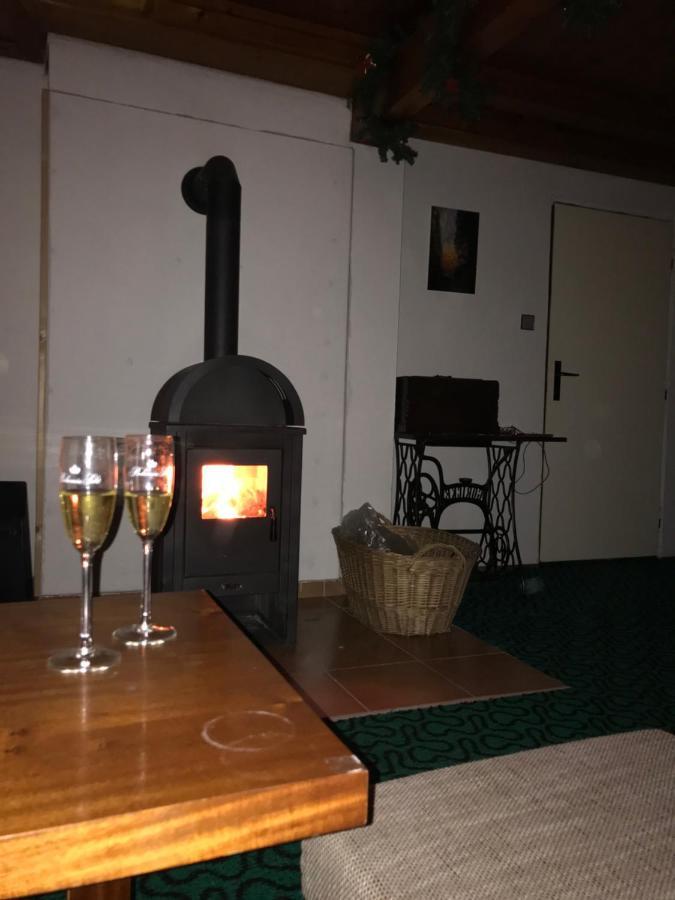 Chata U Koupaliste Chřibská Exteriör bild